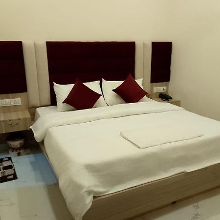 Hotel Lr Delite Inn 마투라 외부 사진