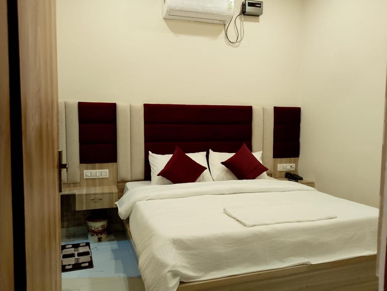 Hotel Lr Delite Inn 마투라 외부 사진