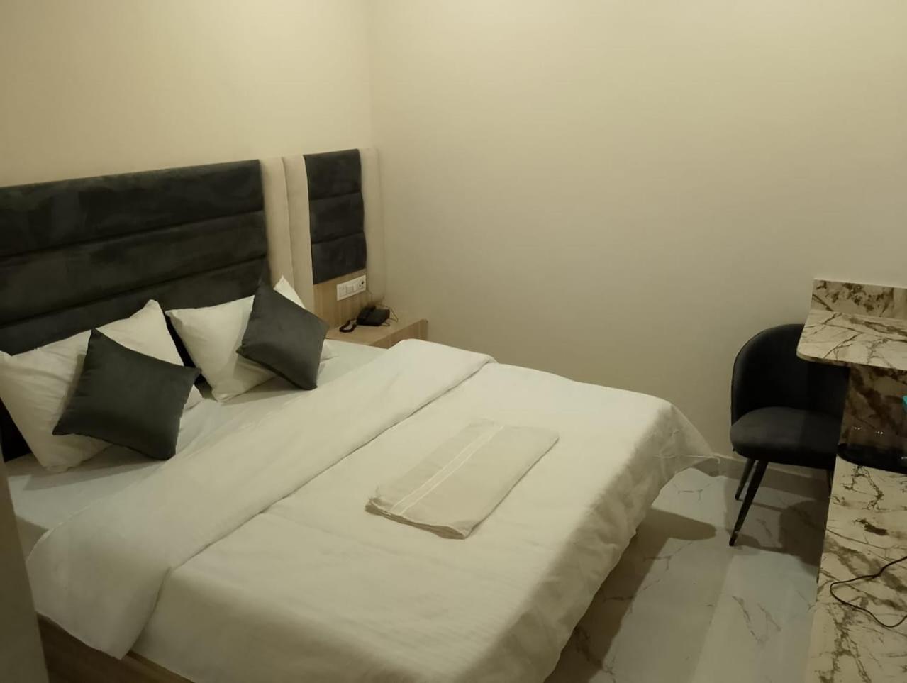 Hotel Lr Delite Inn 마투라 외부 사진