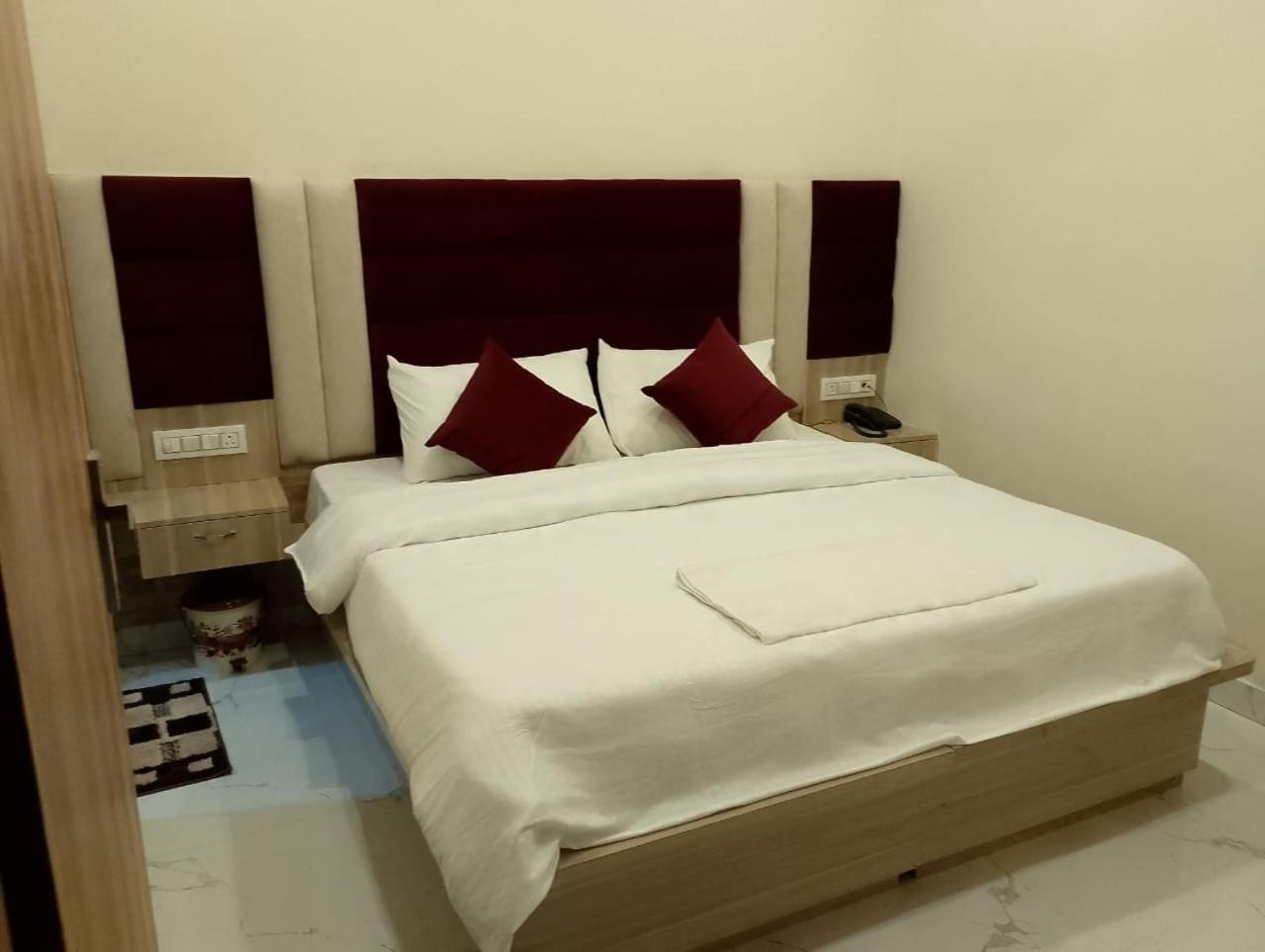 Hotel Lr Delite Inn 마투라 외부 사진