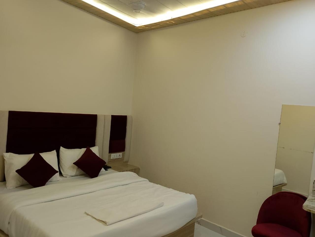 Hotel Lr Delite Inn 마투라 외부 사진