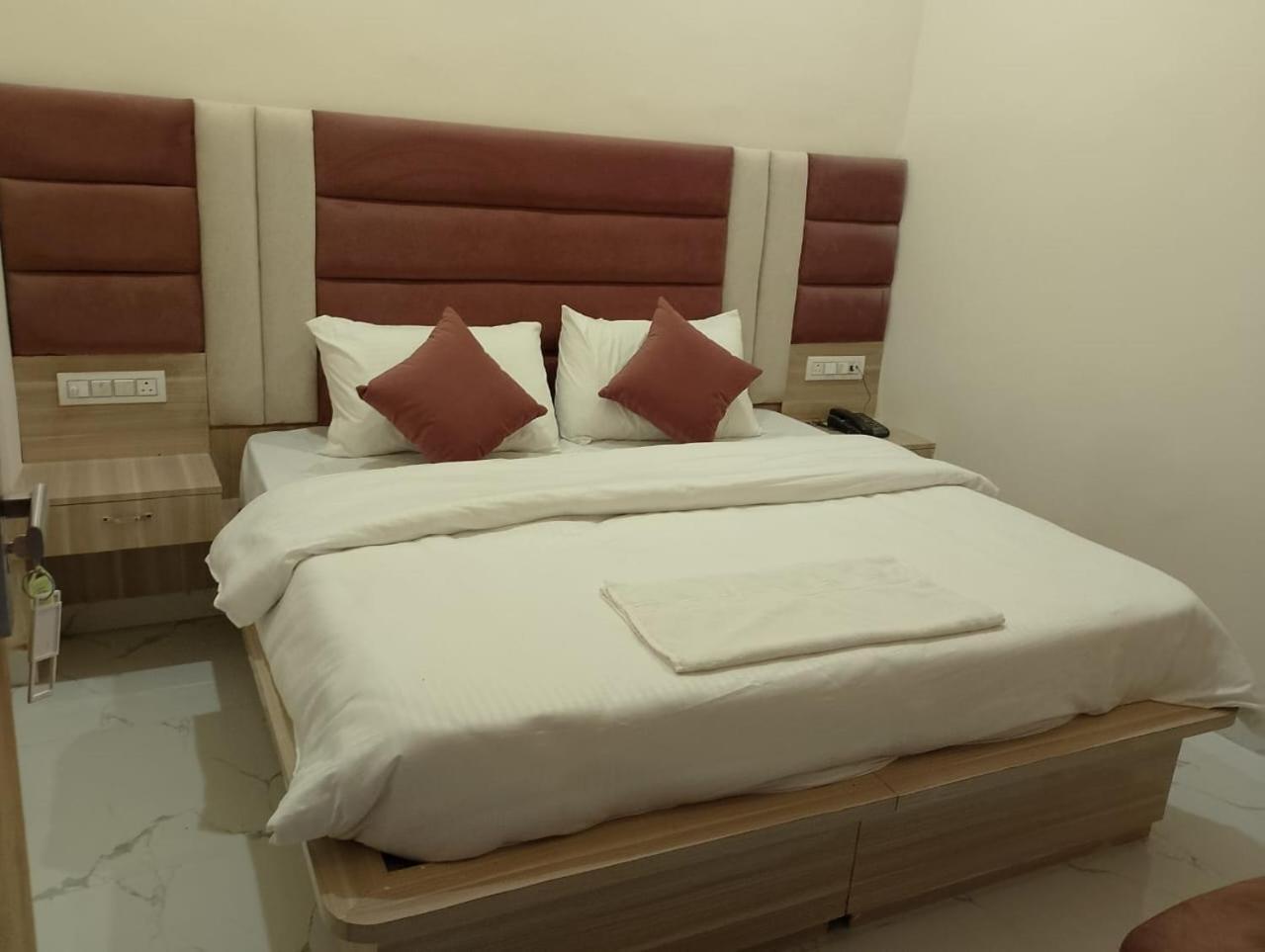 Hotel Lr Delite Inn 마투라 외부 사진