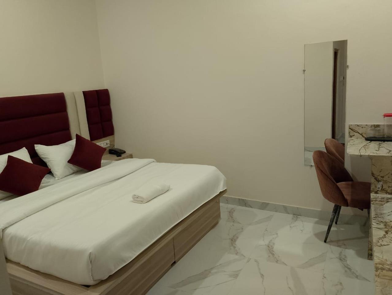 Hotel Lr Delite Inn 마투라 외부 사진